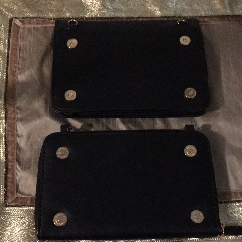 Black 2 in 1 wallet on with removable adjustable strap - Picture 6 of 11